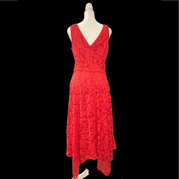 Jessica Howard
Sleeveless Lace Asymmetrical Hem Dress - Picture 2 of 5